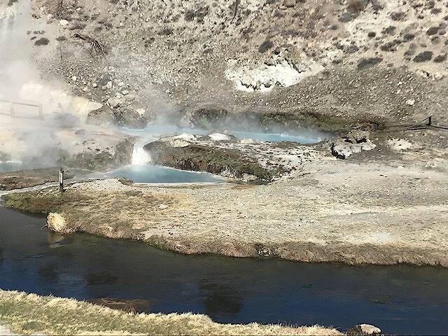 Hot springs near the water - no swimming allowed