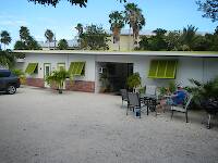 Front of the Ranch House Hotel on Marathon Key: spontaneous choice, stroke of luck!