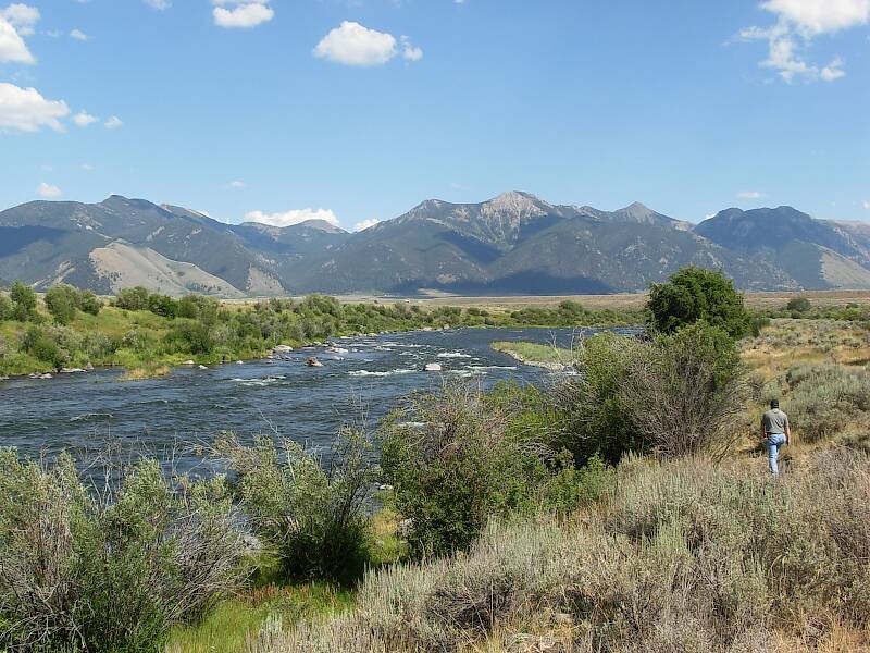 Looking upstream from the Three Dollar Bridge with the beautiful mountain range in the background.
